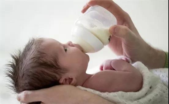 宝宝不吃妈妈的奶？乳头混淆怎么办？